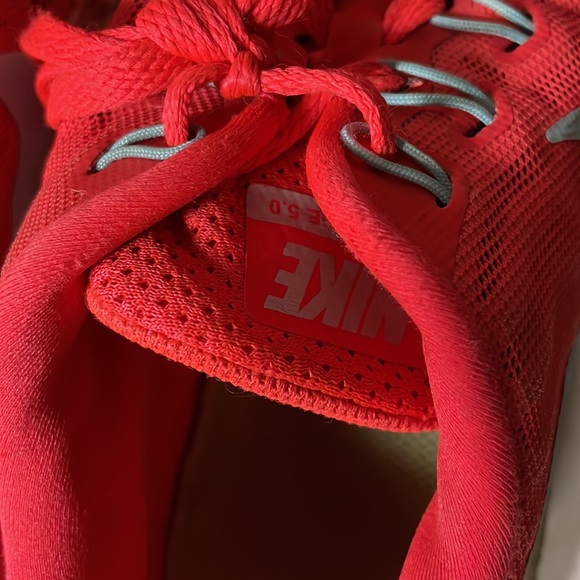 Cute hot pink Nike runners 💗 - Picture 3 of 4